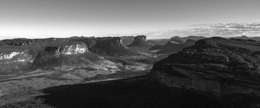 Vista do Morrão e do Vale de Águas Claras a partir do Morro do Pai Inácio, na Chapada Diamantina.